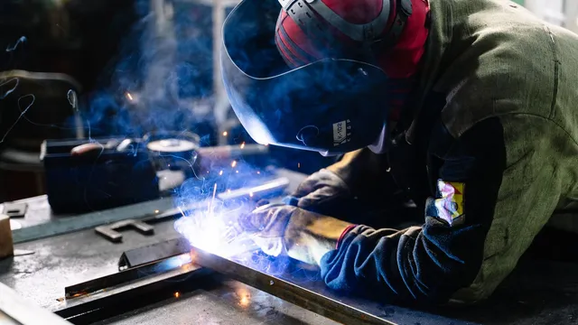 Machines en bedrijfsmiddelen financieren: lease of zakelijke lening?